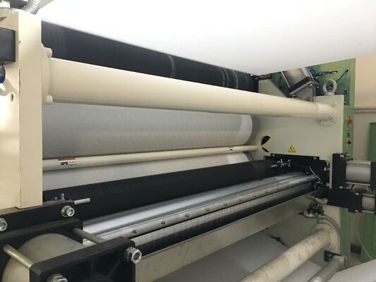 Bom preço 380V 50HZ Máquina de enrolar papel higiénico Máquina de enrolar papel de tela táctil on-line