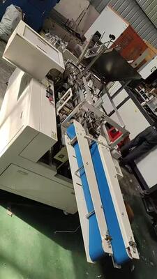 Bon prix Machine d'emballage de boîtes de papier de soie pour le visage à double scellage. Niveau d'automatisation élevé offrant des performances d'emballage stables et rapides en ligne